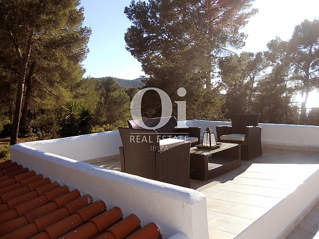 Blick auf die Terrasse der Villa zum Verkauf in Las Salinas, Ibiza