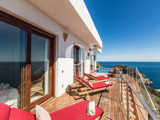 Blick auf den Außenbereich der Ferien-Villa in Roca Llisa, Ibiza