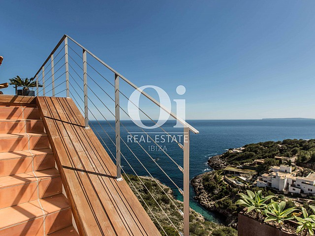 Blick auf den Außenbereich der Ferien-Villa in Roca Llisa, Ibiza