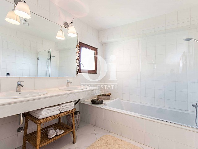 Salle de bain de maison pour séjour en location à Roca Llisa, Ibiza
