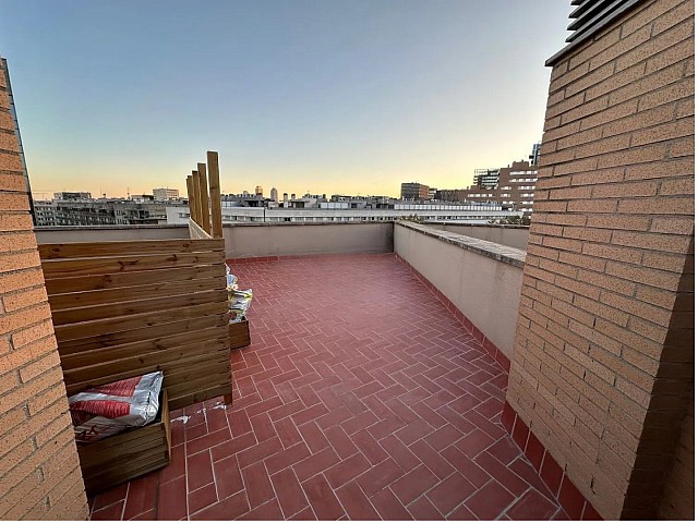 Ático dúplex exclusivo con gran terraza privada en Poblenou
