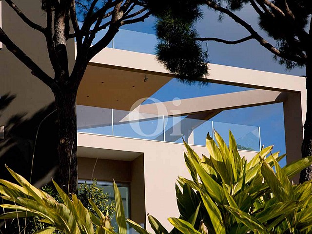 Blick auf die Fassade der Luxus-Villa in Sant Feliu de Guixols, Costa Brava