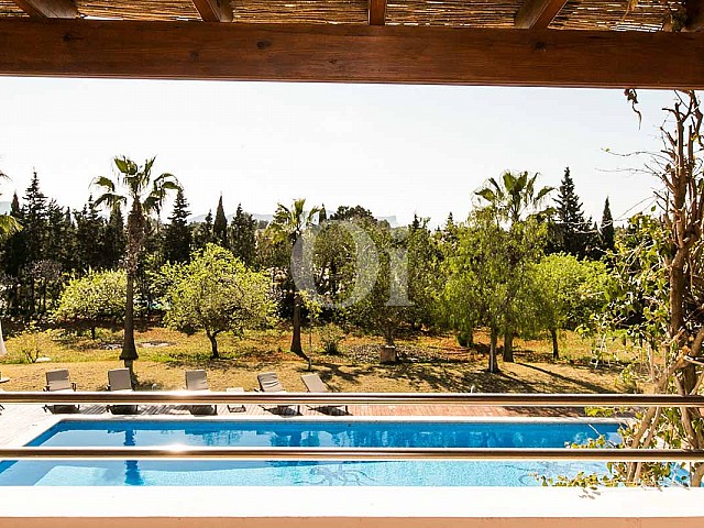 Blick auf die Umgebung der rustikalen Ferien-Villa auf Ibiza (San Jose)