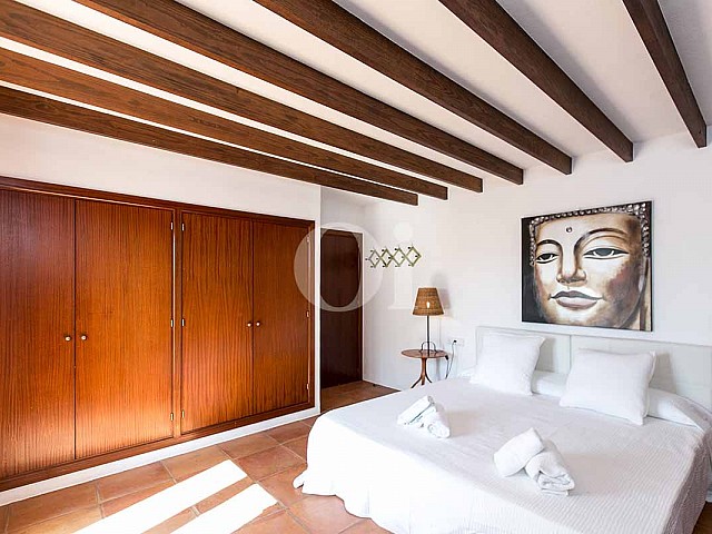 Dormitorio de matrimonio de casa en alquiler de estancia en San Jose, Ibiza 