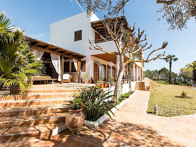 Façade de maison pour séjour en location à San Jose, Ibiza 