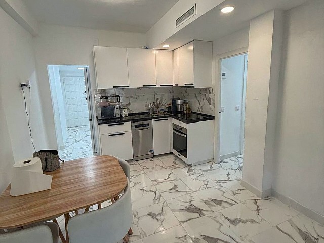 Piso reformado de 4 habitaciones junto a Diagonal Mar, metro, tranvía y playa en Barcelon