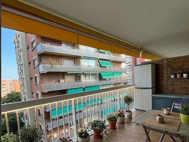 Excelente oportunidad en travessera de les corts piso amplio de 4 habitaciones 
