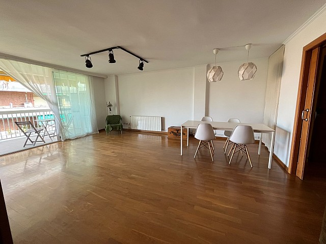 Espectacular piso en travessera de les corts piso amplio de 4 habitaciones 