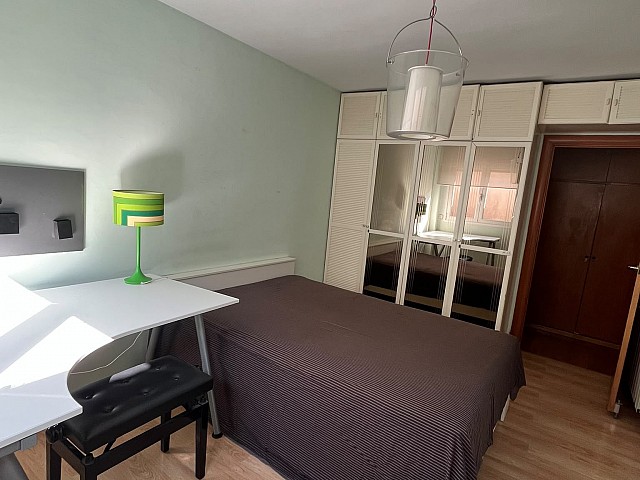 Espectacular piso en travessera de les corts piso amplio de 4 habitaciones 