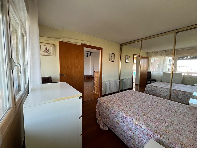 Espectacular piso en travessera de les corts piso amplio de 4 habitaciones 