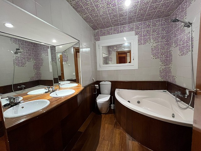 Espectacular piso en travessera de les corts piso amplio de 4 habitaciones 