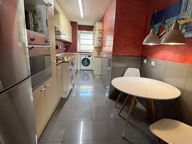 Espectacular piso en travessera de les corts piso amplio de 4 habitaciones 