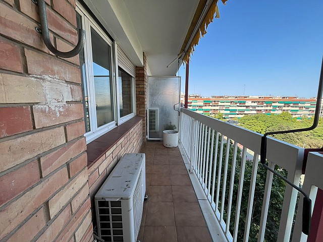 Espectacular piso en travessera de les corts piso amplio de 4 habitaciones 