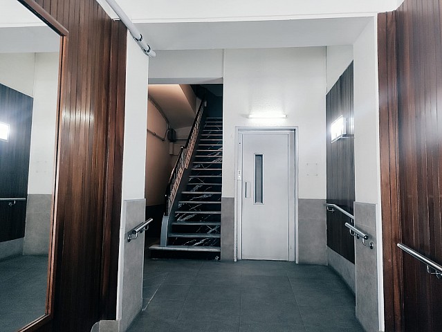 Luminoso piso reformado de 4 habitaciones con terraza en Gràcia