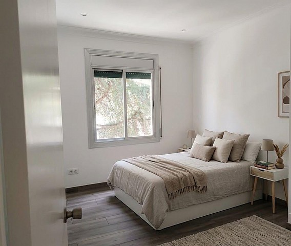 Luminoso piso reformado de 4 habitaciones con terraza en Gràcia