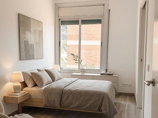 Luminoso piso reformado de 4 habitaciones con terraza en Gràcia