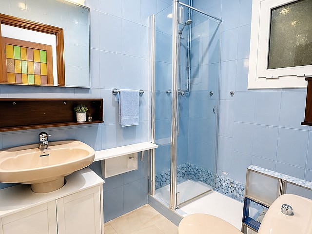 Encantador piso de 3 habitaciones con balcón y patio en Baix Guinardó