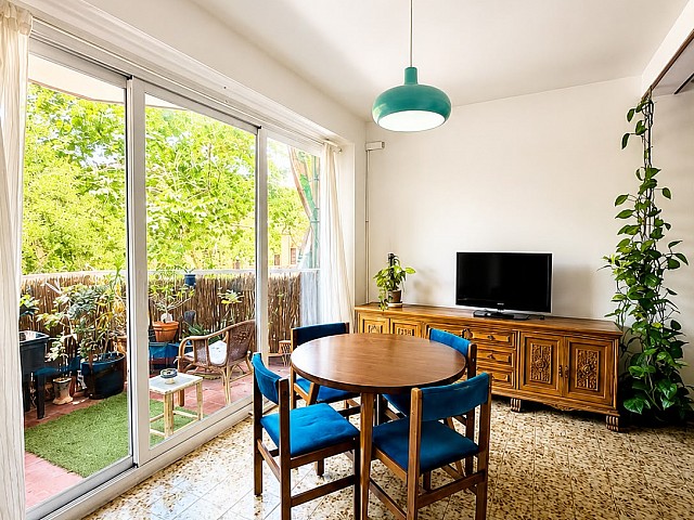 Encantador piso de 3 habitaciones con balcón y patio en Baix Guinardó
