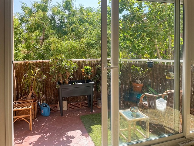 Encantador piso de 3 habitaciones con balcón y patio en Baix Guinardó