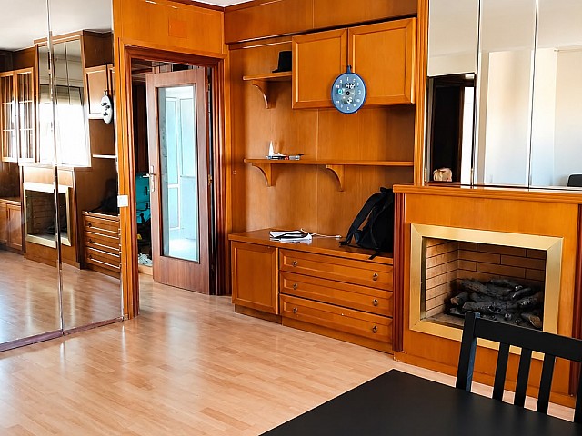 Piso de 73 m² en 10ª planta con ascensor, 2 habitaciones, 1 baño y trastero. Muy luminoso, con espectaculares vistas al Tibidabo. Excelente ubicación, cerca del metro, comercios, Diagonal Mar y la playa.