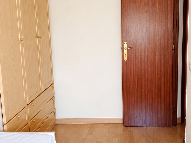 Piso de 73 m² en 10ª planta con ascensor, 2 habitaciones, 1 baño y trastero. Muy luminoso, con espectaculares vistas al Tibidabo. Excelente ubicación, cerca del metro, comercios, Diagonal Mar y la playa.