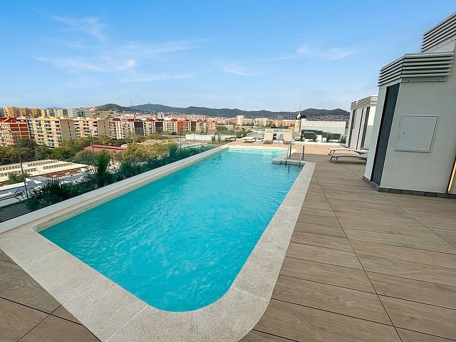 ¡Oportunidad única en Sant Martí! Piso con piscina y garaje