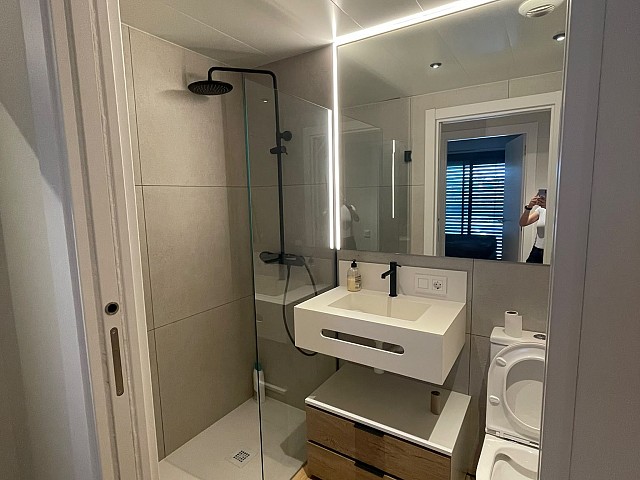 ¡Oportunidad única en Sant Martí! Piso con piscina y garaje