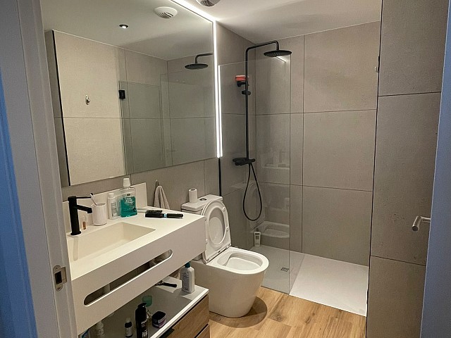 ¡Oportunidad única en Sant Martí! Piso con piscina y garaje