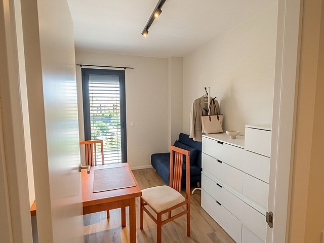 ¡Oportunidad única en Sant Martí! Piso con piscina y garaje