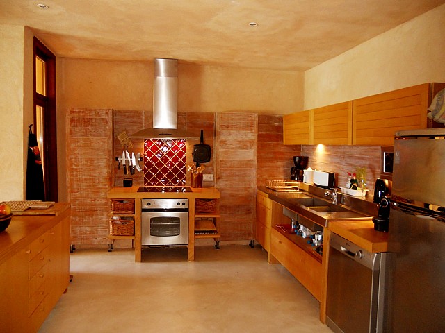 cocina de espectacular villa en alquiler en Cala Salada, Ibiza