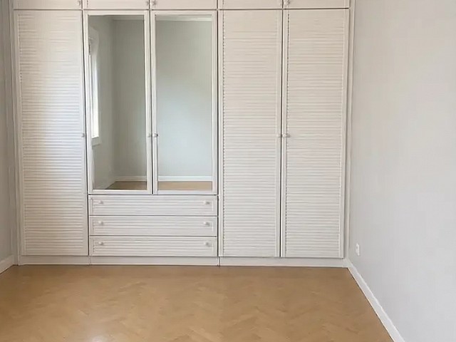 HABITACIÓN CON ARMARIO EMPOTRADO
