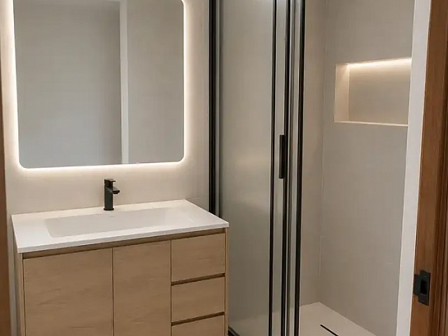 Ático luminoso de 3 habitaciones en Sants, a 5 min de la estación