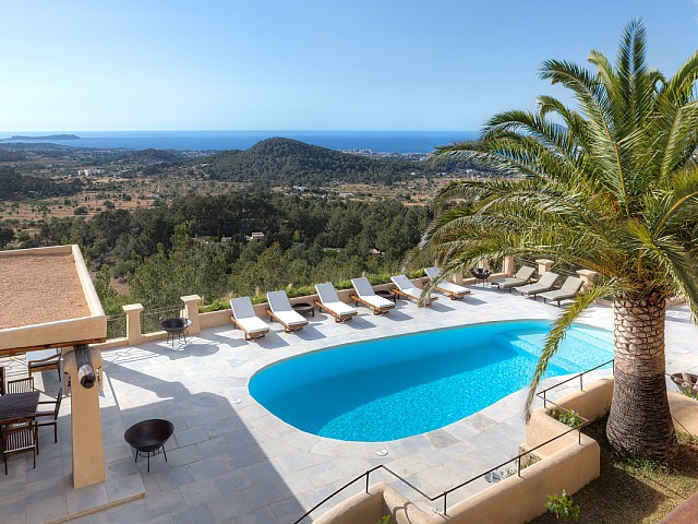 Piscina propia de maravillosa villa en alquiler en San Agustin, Ibiza