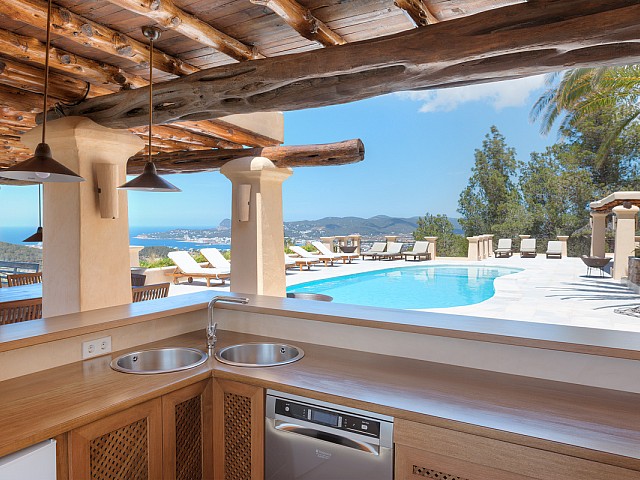 Terraza de maravillosa villa en alquiler en San Agustin, Ibiza