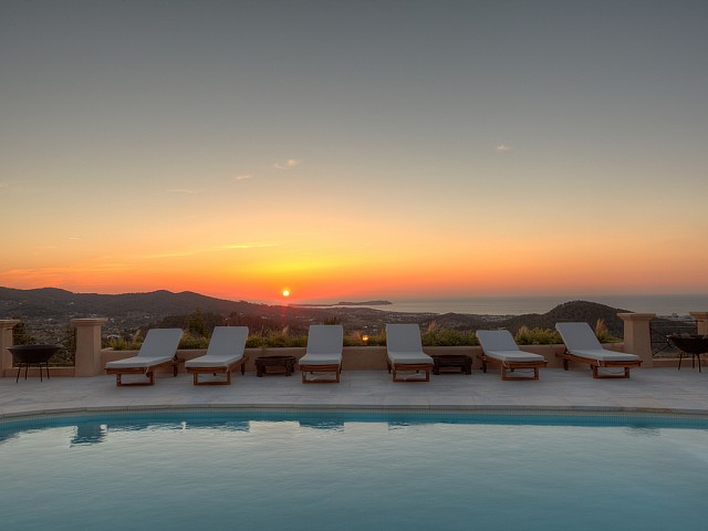 Vistas al mar de maravillosa villa en alquiler en San Agustin, Ibiza