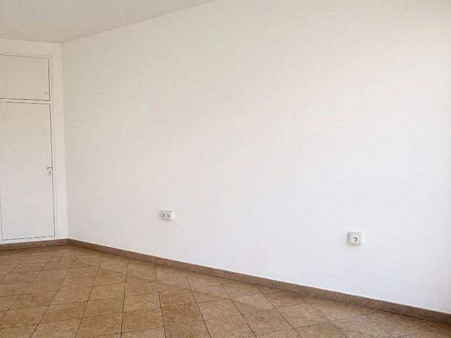 Piso amplio y luminoso con balcón junto a Francesc Macià · 114 m² · 4 habitaciones