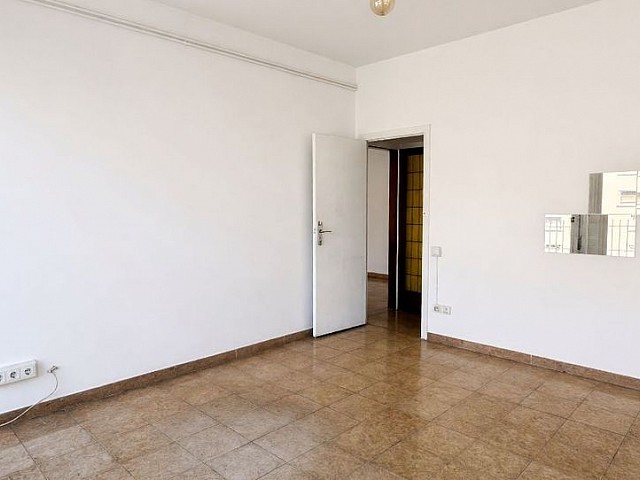 Piso amplio y luminoso con balcón junto a Francesc Macià · 114 m² · 4 habitaciones