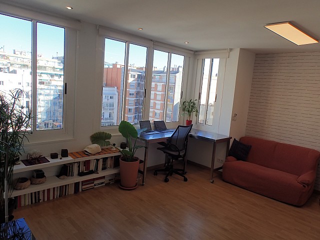 Atico en alquiler en Sant Antoni, Barcelona.