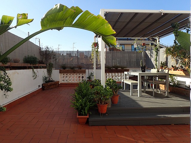 Atico en alquiler en Sant Antoni, Barcelona.