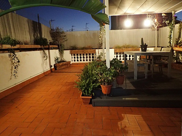 Atico en alquiler en Sant Antoni, Barcelona.