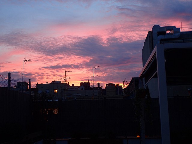Atico en alquiler en Sant Antoni, Barcelona.