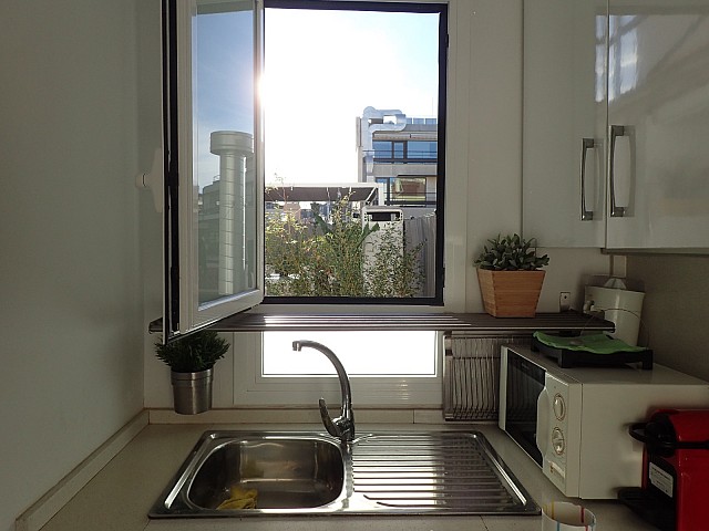 Atico en alquiler en Sant Antoni, Barcelona.