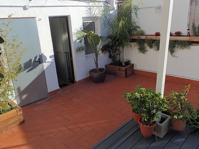 Atico en alquiler en Sant Antoni, Barcelona.