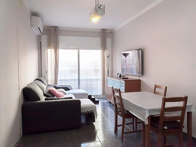 Apartment for sale with great renovation potential in Dreta de l'Eixample - Barcelona