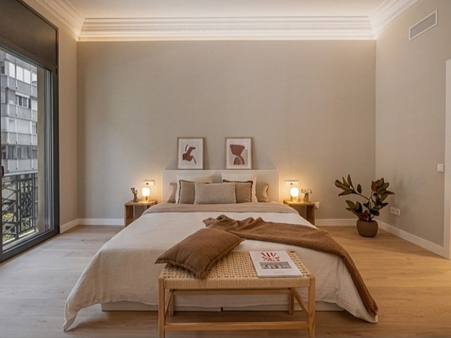 Piso de lujo reformado a estrenar con terraza privada en Muntaner, Eixample
