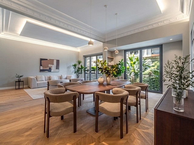 Piso de lujo reformado a estrenar con terraza privada en Muntaner, Eixample
