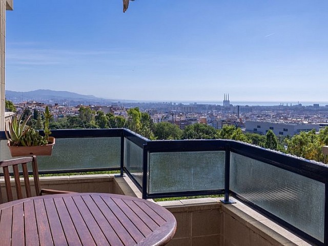 Espectacular piso de 110 m² con 4 dormitorios, 2 terrazas y vistas panorámicas a Barcelona