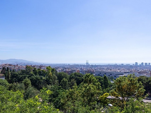 Espectacular piso de 110 m² con 4 dormitorios, 2 terrazas y vistas panorámicas a Barcelona