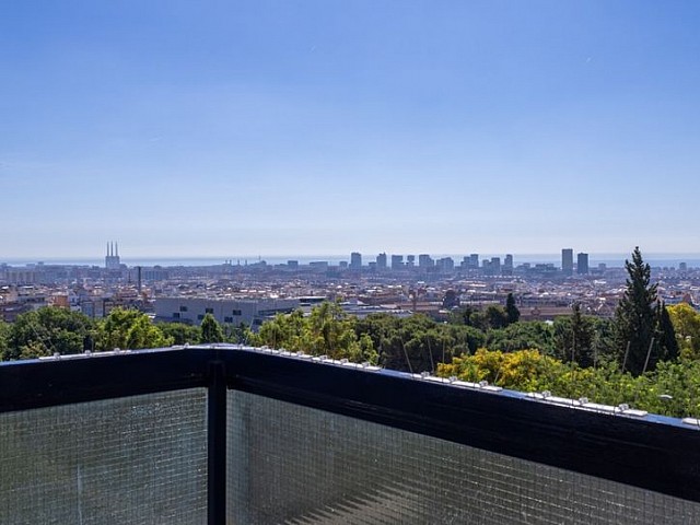 Espectacular piso de 110 m² con 4 dormitorios, 2 terrazas y vistas panorámicas a Barcelona