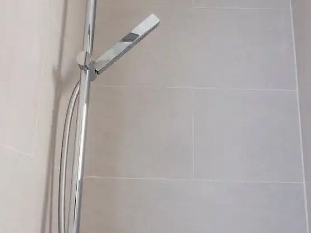 Detalle de la ducha en piso reformado en venta en Barcelona, REF 276860